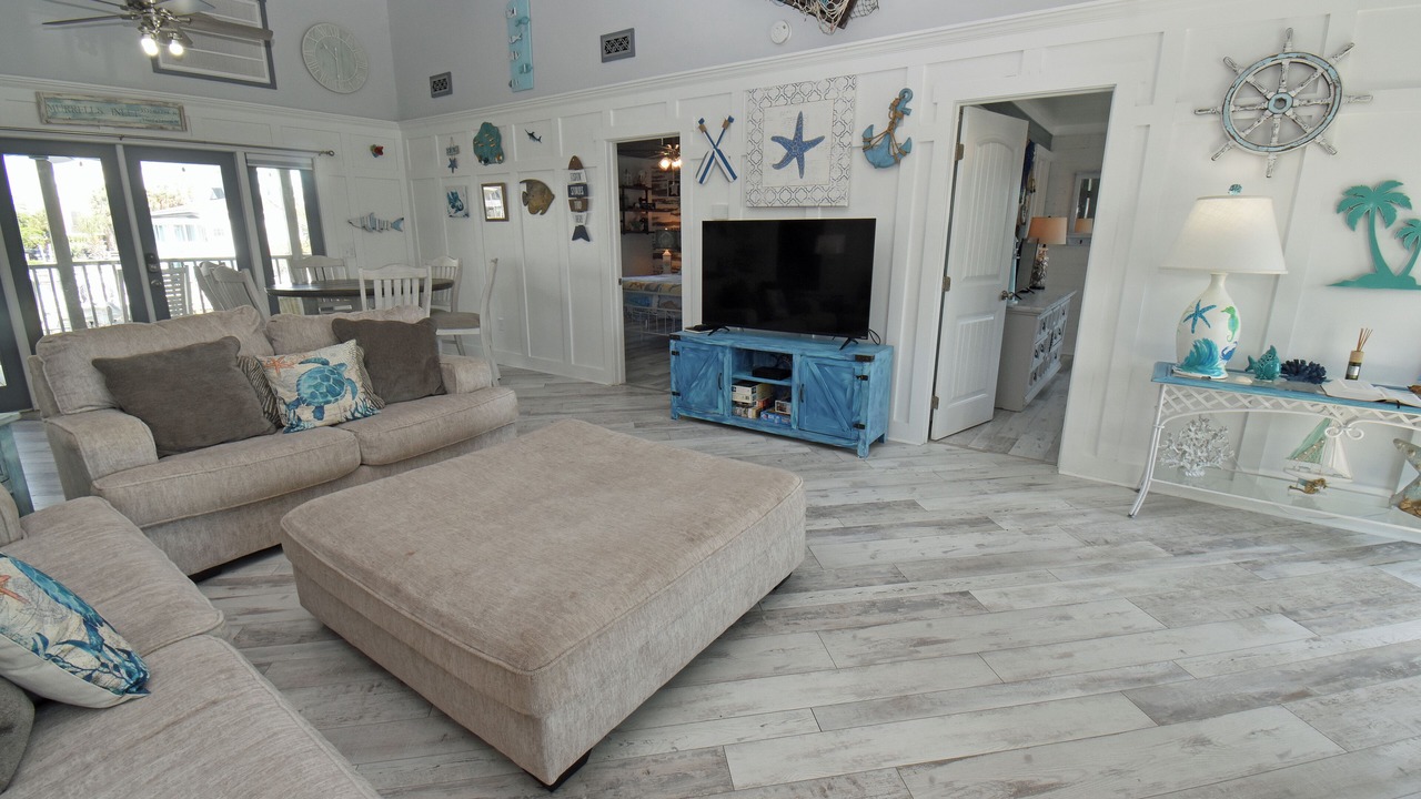 Photo of Livingroom in Inlet Harbour