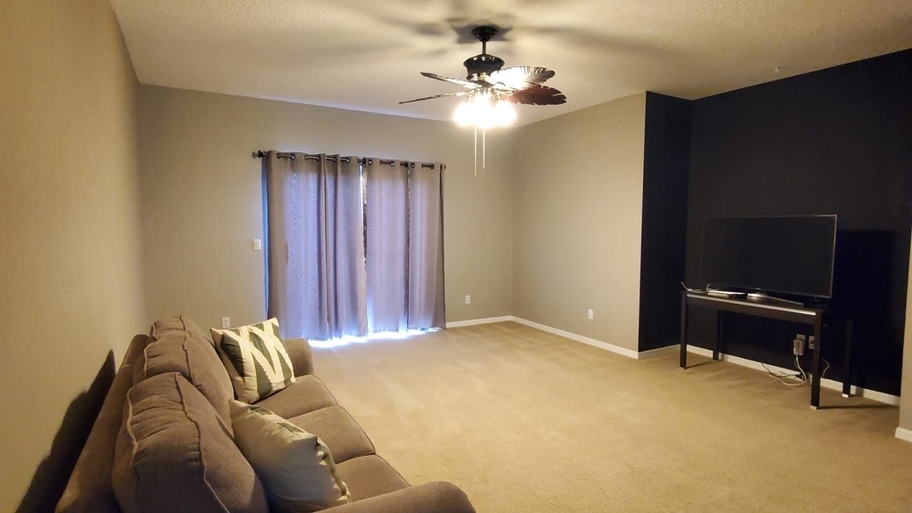Photo of Livingroom in OakLeaf Plantation
