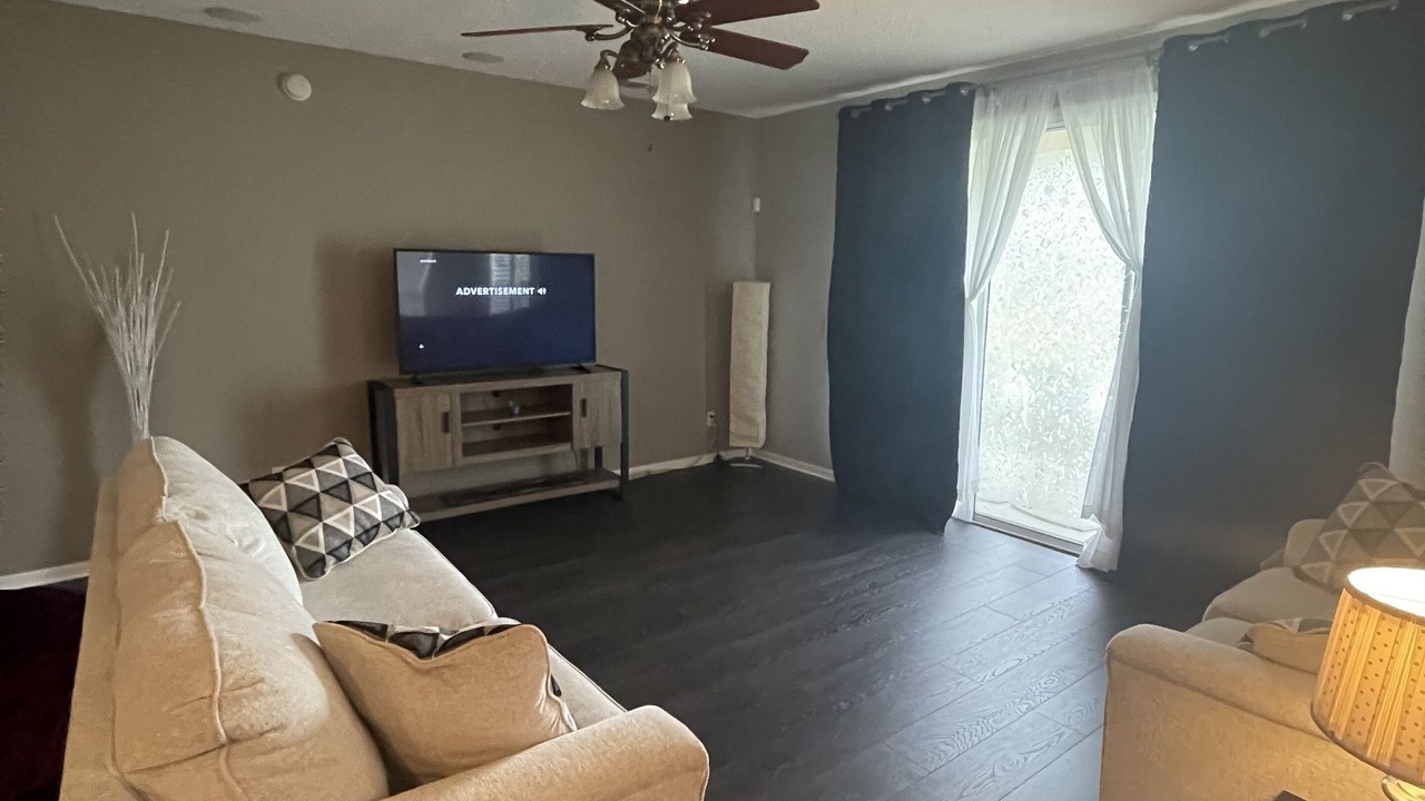 Photo of Livingroom in OakLeaf Plantation