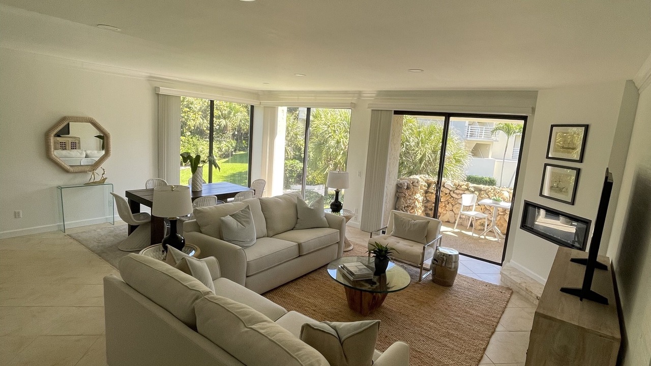 Photo of Livingroom in Indian River Shores