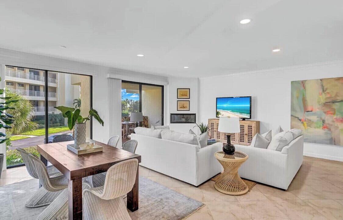 Photo of Livingroom in Indian River Shores