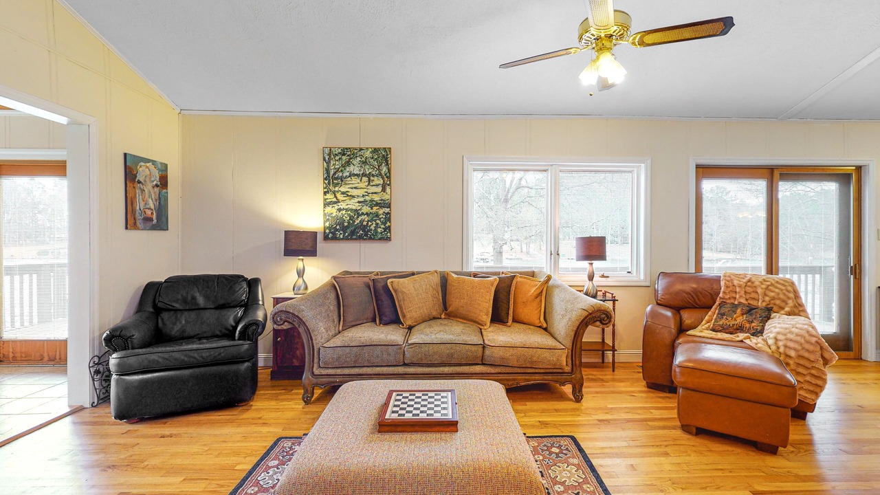 Photo of Livingroom in Leesville
