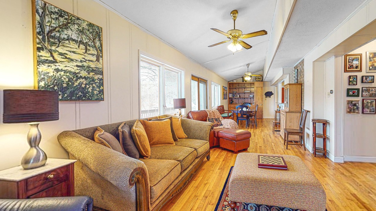 Photo of Livingroom in Leesville
