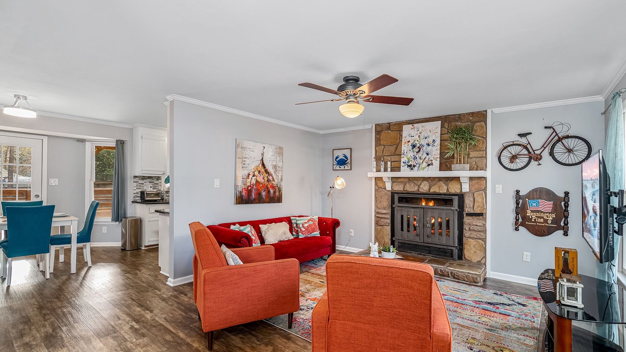 Photo of Livingroom in Northeast Raleigh