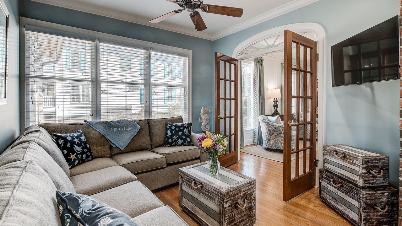 Photo of Livingroom in Debordieu Colony