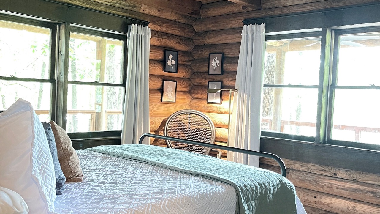 Photo of Bedroom in Dewy Rose