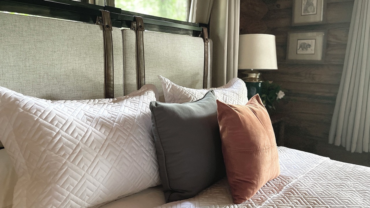 Photo of Bedroom in Dewy Rose
