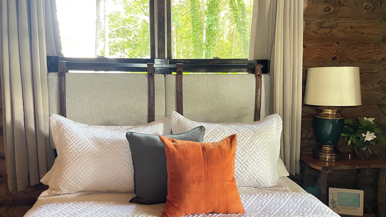Photo of Bedroom in Dewy Rose