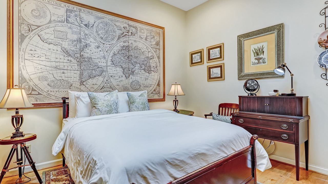 Photo of Bedroom in Historic District - North