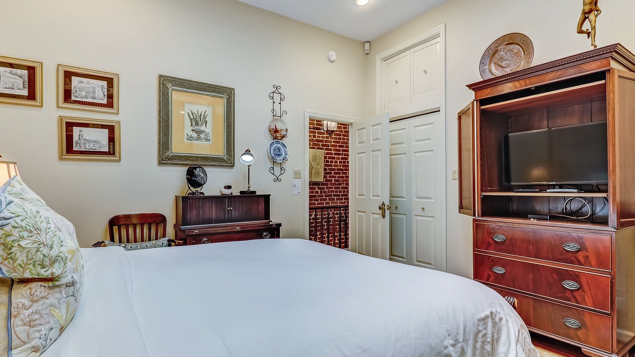 Photo of Bedroom in Historic District - North