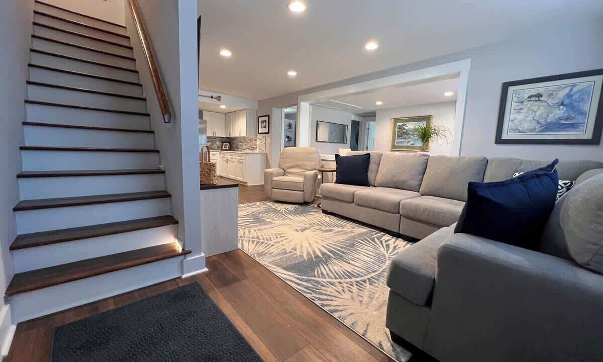 Photo of Livingroom in Whitemarsh Island