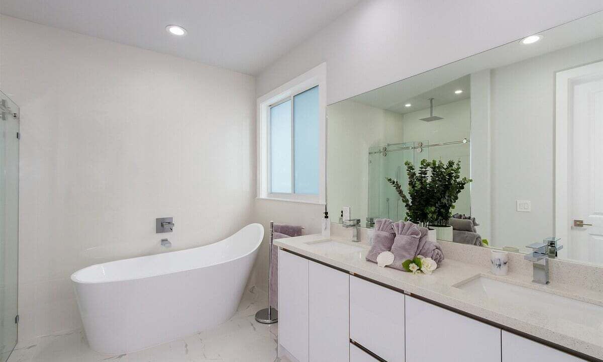 Photo of Bathroom in Trafalgar