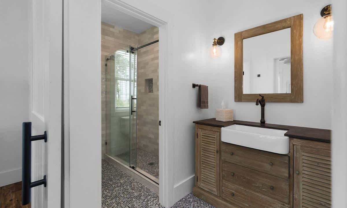 Photo of Bathroom in Melrose on the Beach