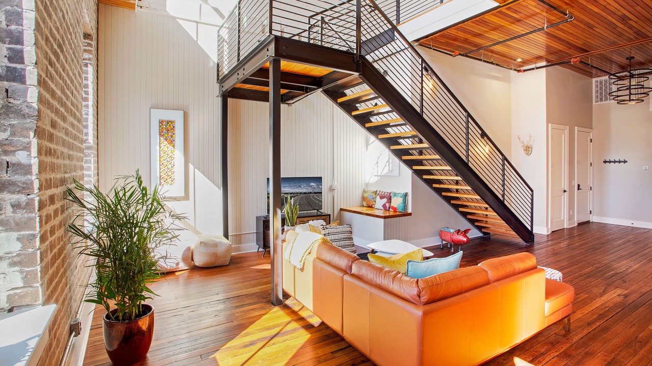 Photo of Livingroom in Historic District - North