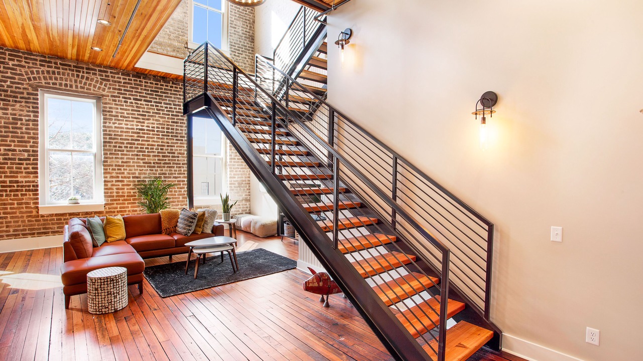 Photo of Livingroom in Historic District - North