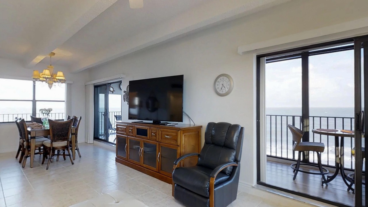 Photo of Livingroom in Central Beach