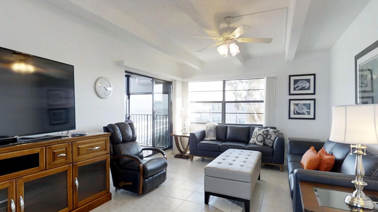 Photo of Livingroom in Central Beach