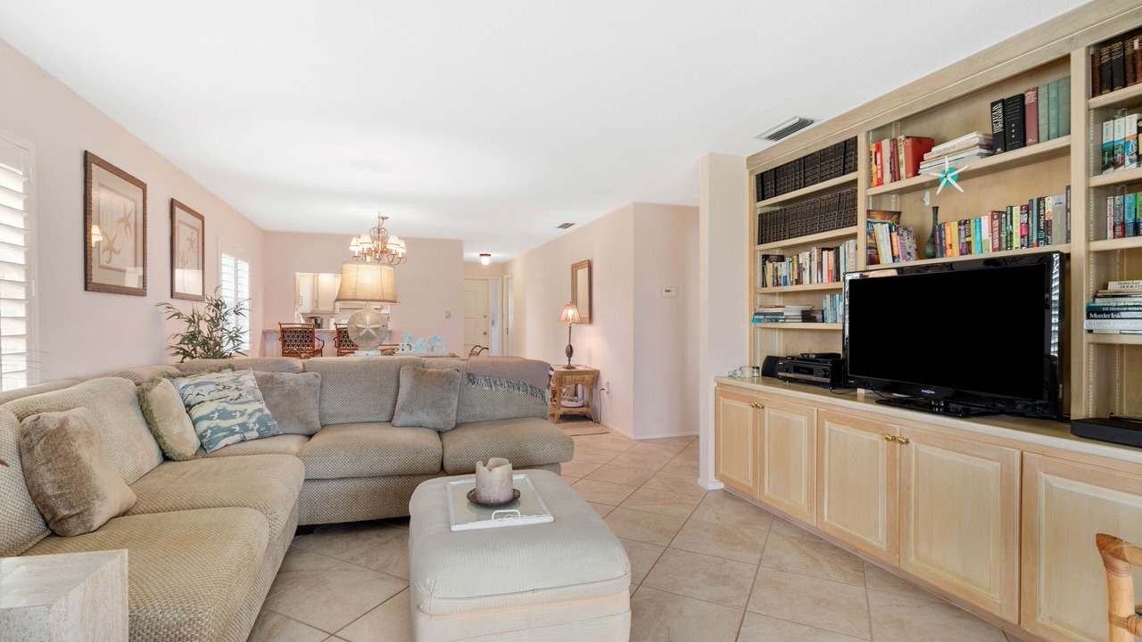 Photo of Livingroom in Whitney Beach