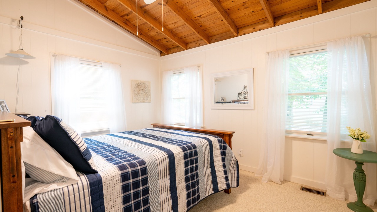 Photo of Bedroom in Townville