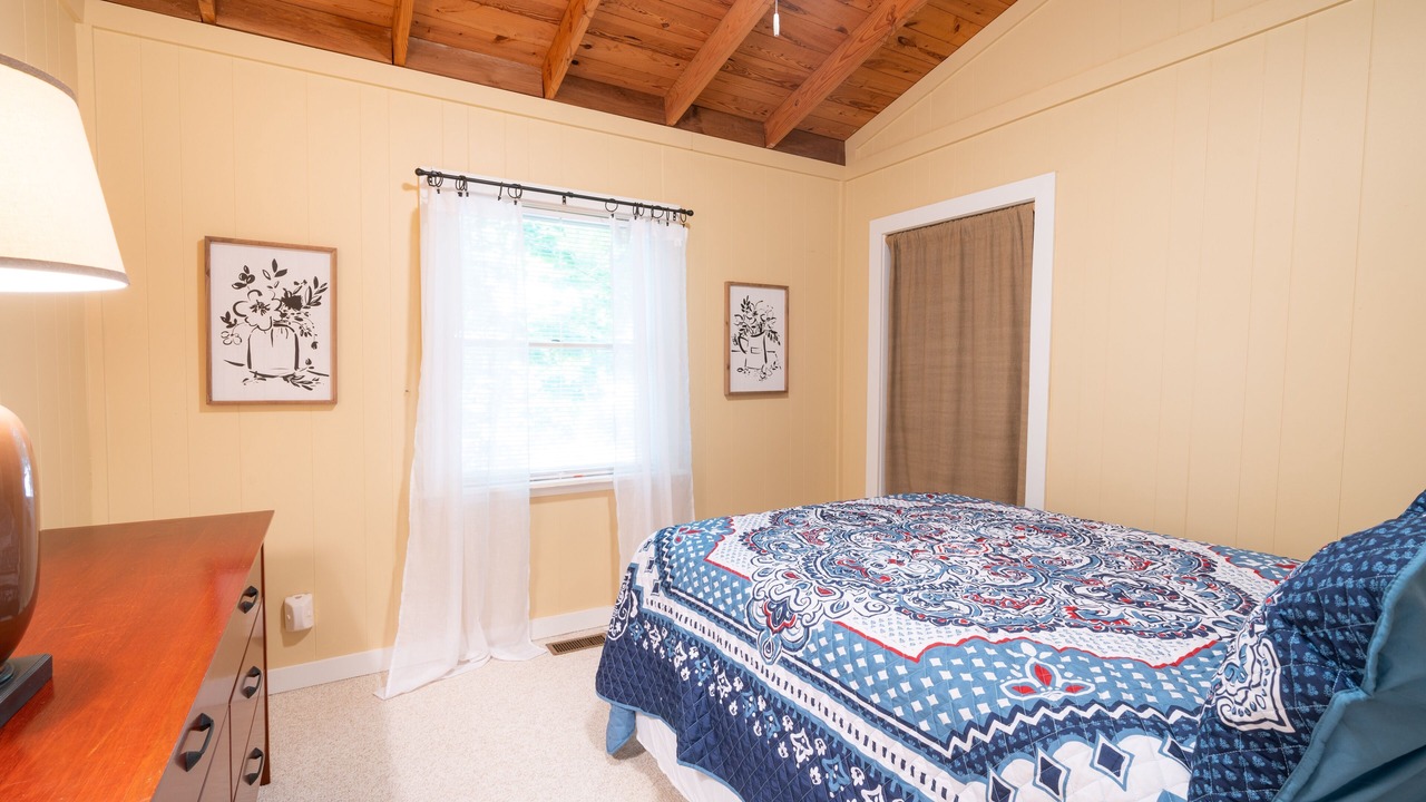 Photo of Bedroom in Townville