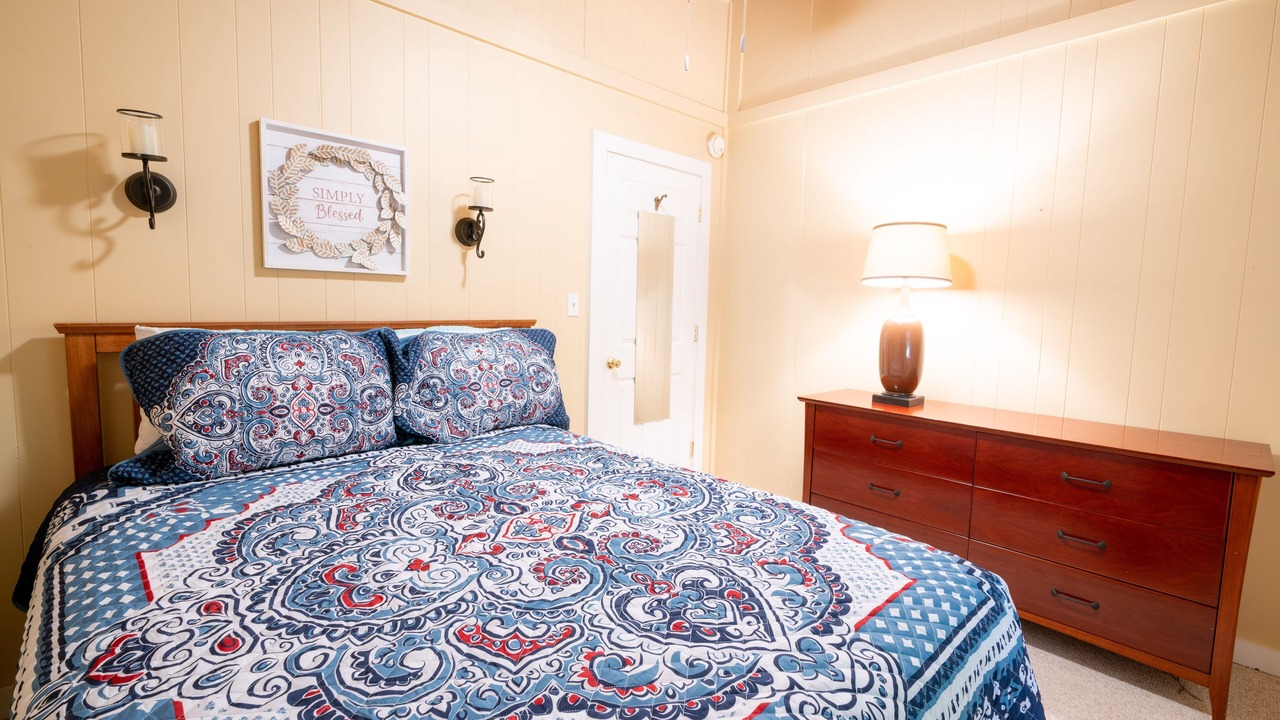 Photo of Bedroom in Townville