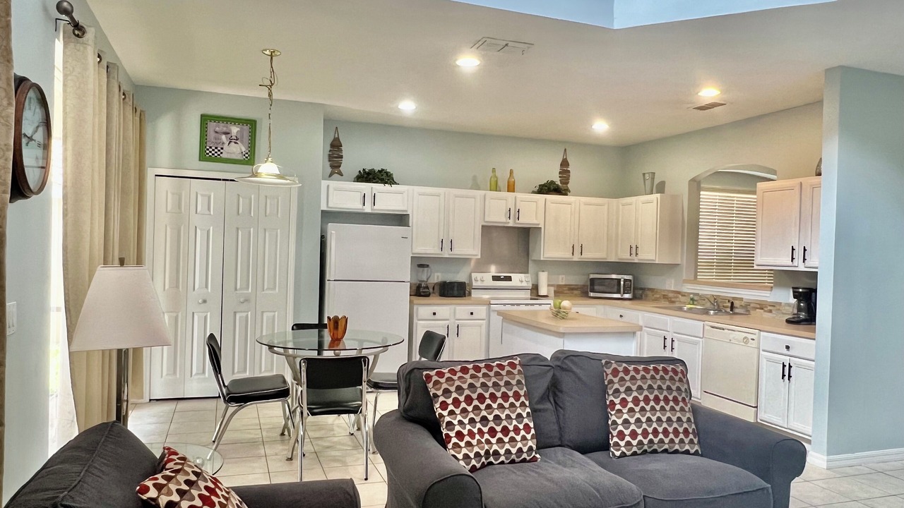 Photo of Livingroom in Hunters Creek
