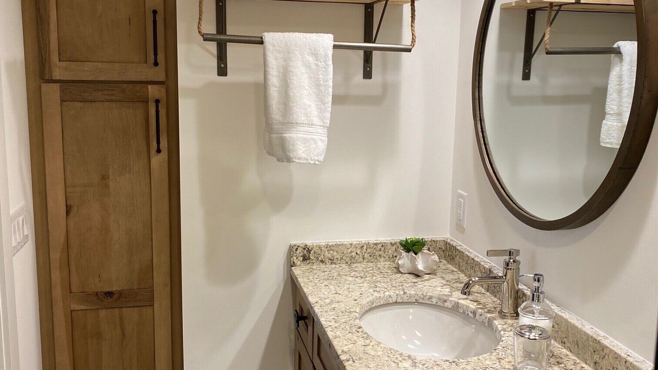 Photo of Bathroom in Folly Field