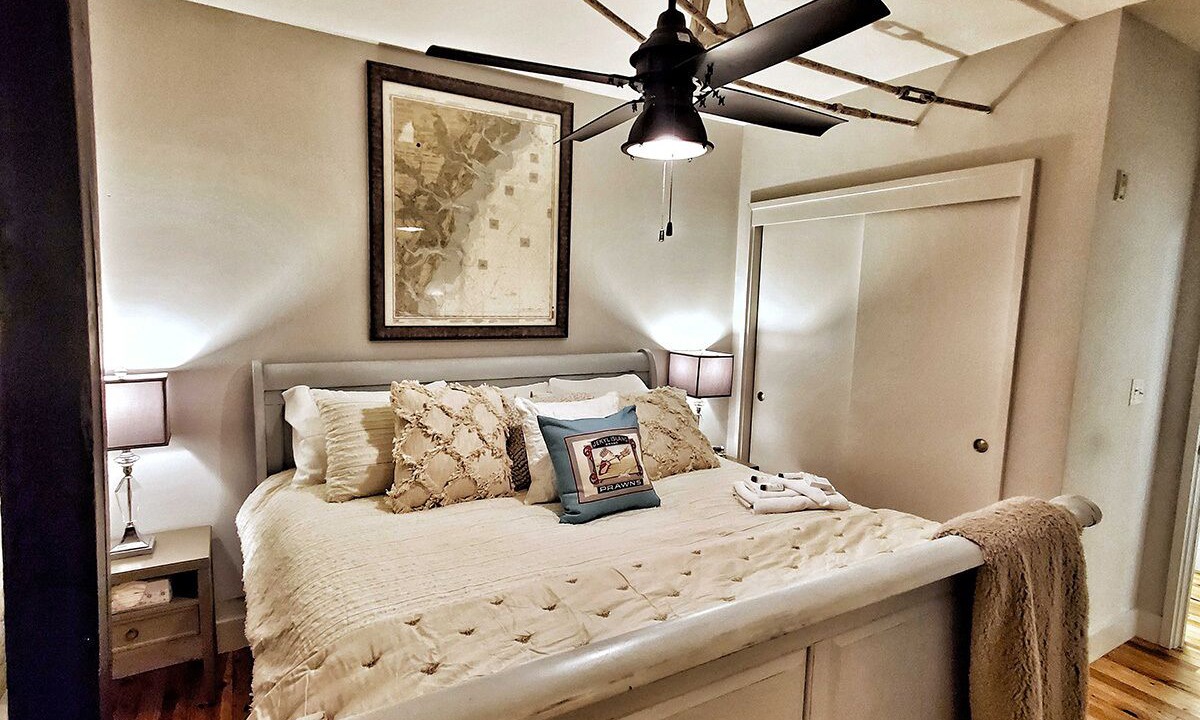 Photo of Bedroom in Historic District - North