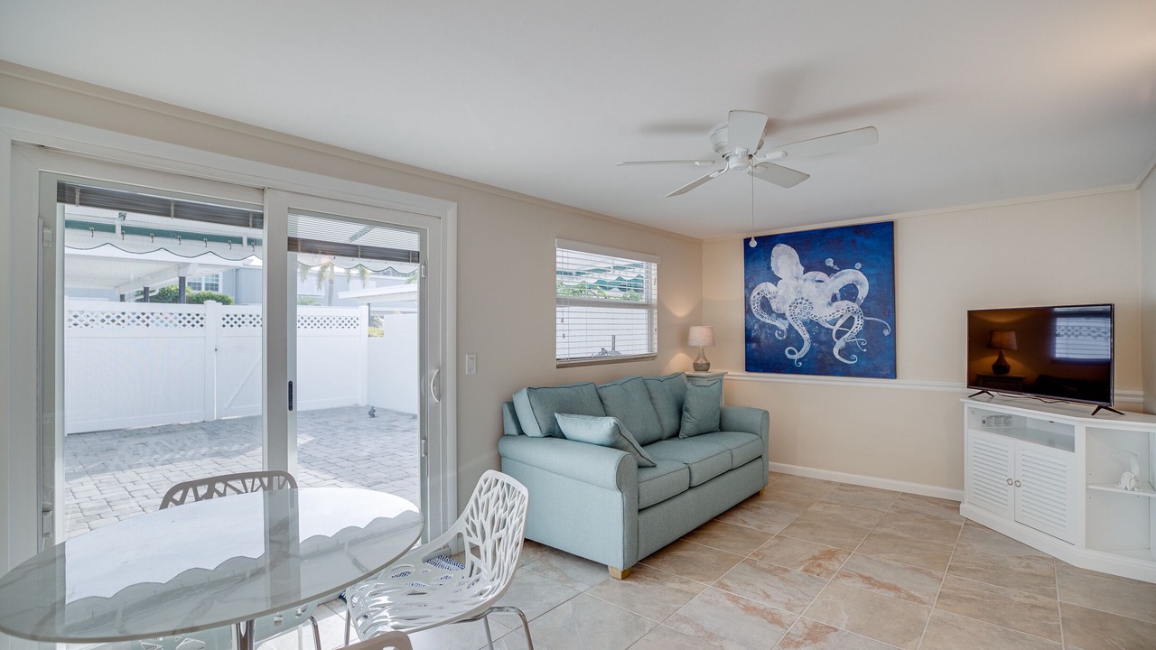 Photo of Livingroom in Central Beach