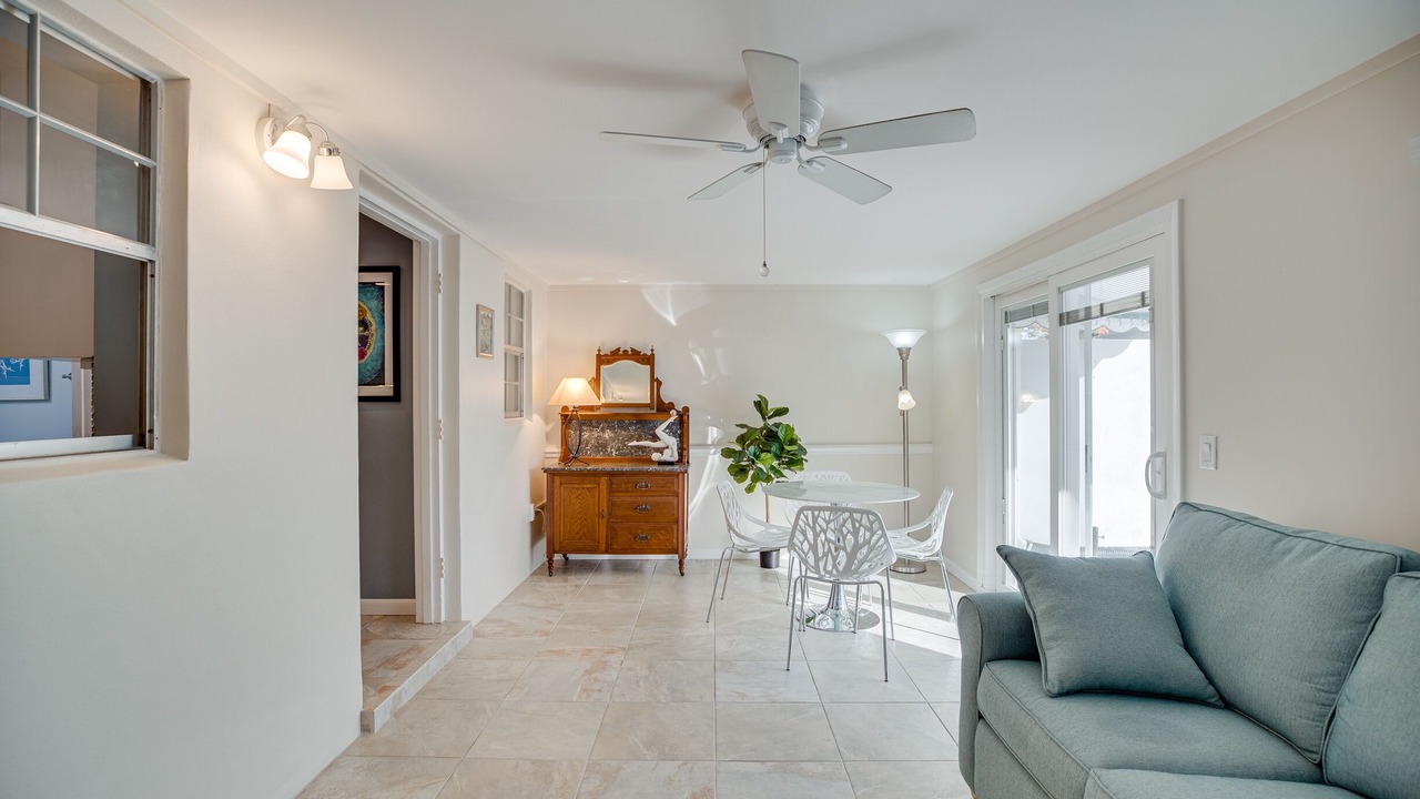 Photo of Livingroom in Central Beach