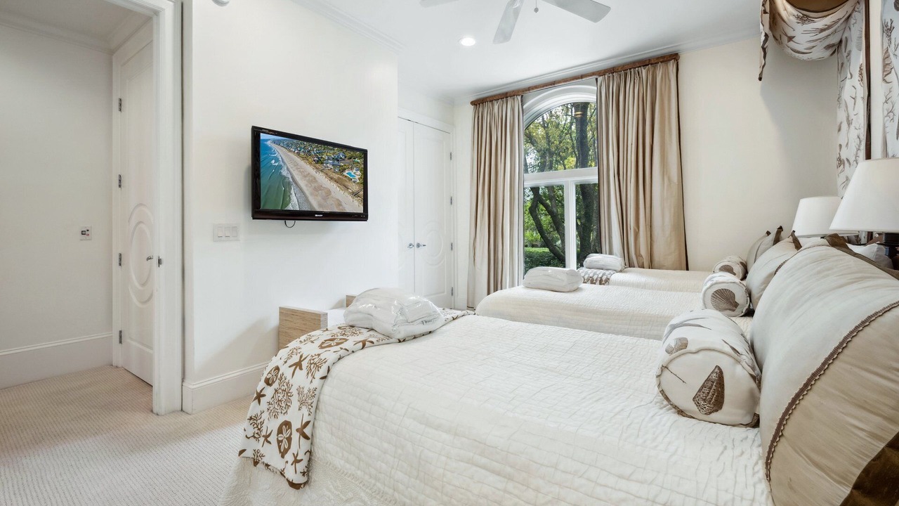 Photo of Bedroom in Debordieu Colony