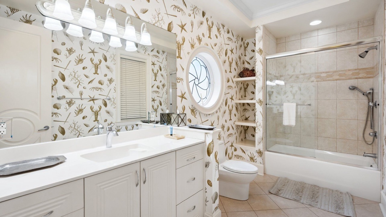 Photo of Bathroom in Debordieu Colony