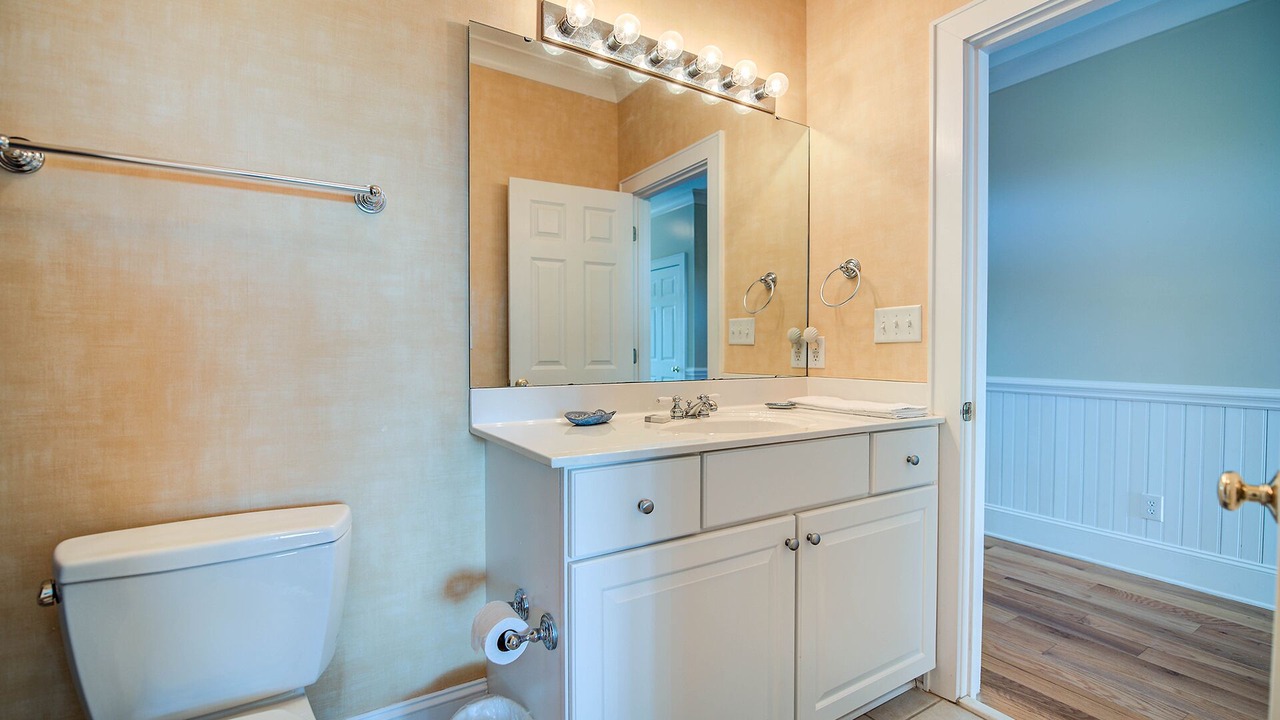 Photo of Bathroom in Debordieu Colony