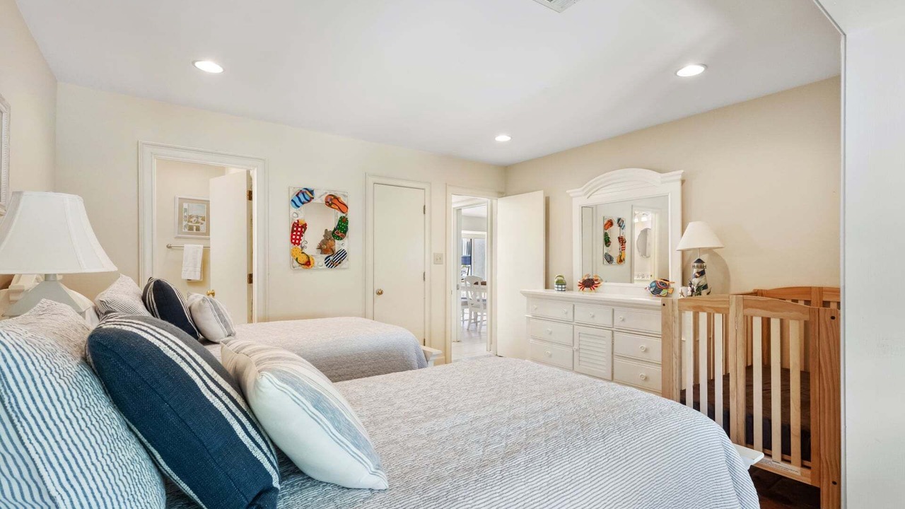 Photo of Bedroom in Debordieu Colony
