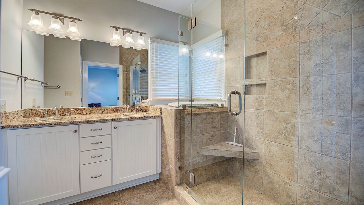 Photo of Bathroom in Debordieu Colony