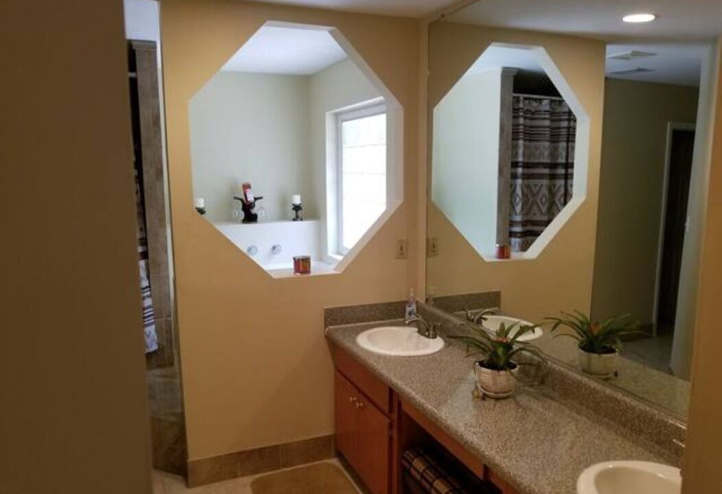 Photo of Bathroom in Peach Orchard