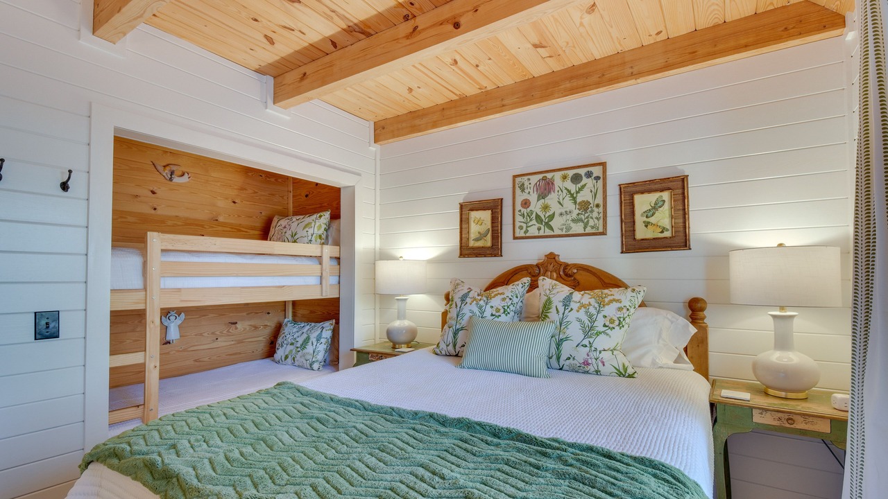 Photo of Bedroom in Seneca