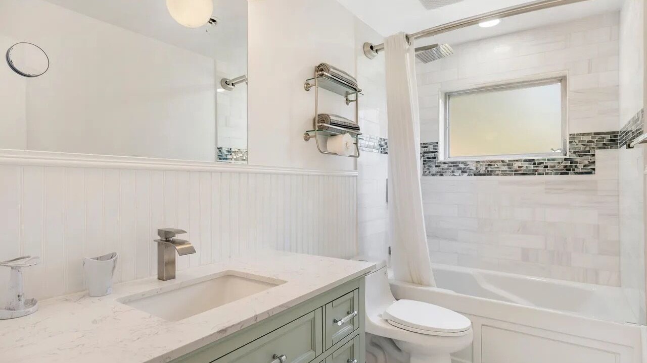 Photo of Bathroom in Central Beach
