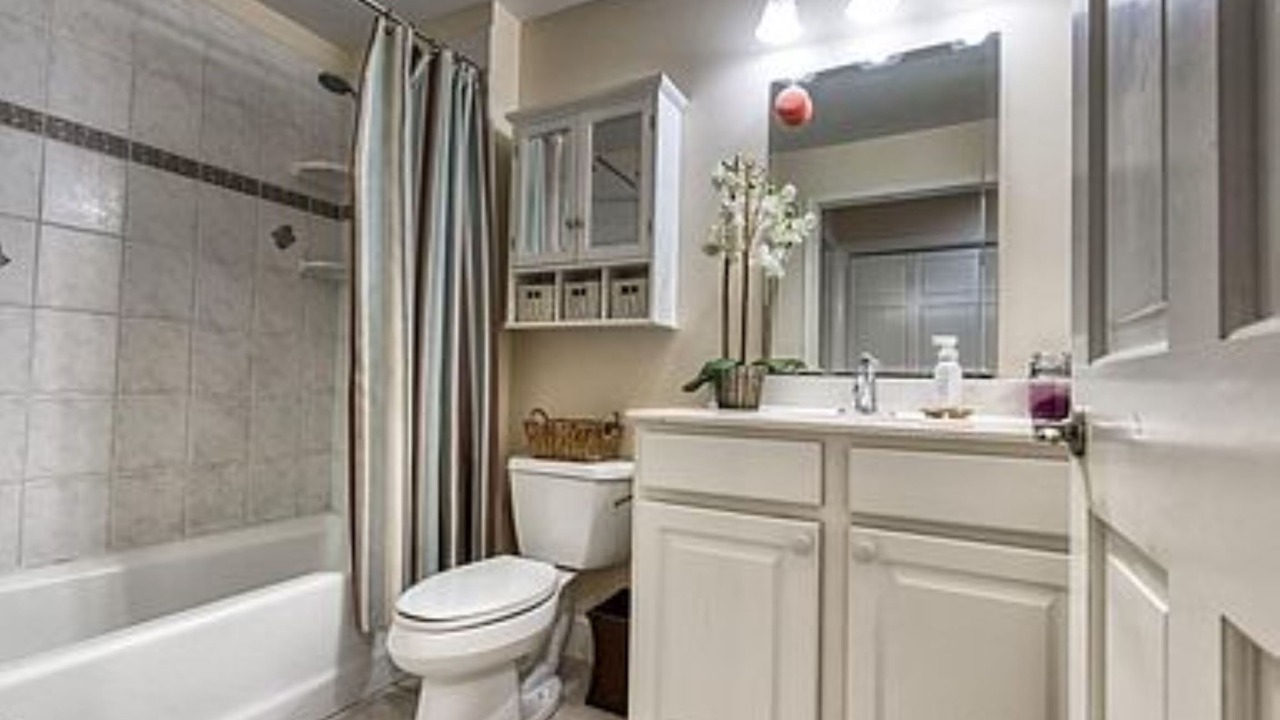 Photo of Bathroom in Boulevard Village and Tennis