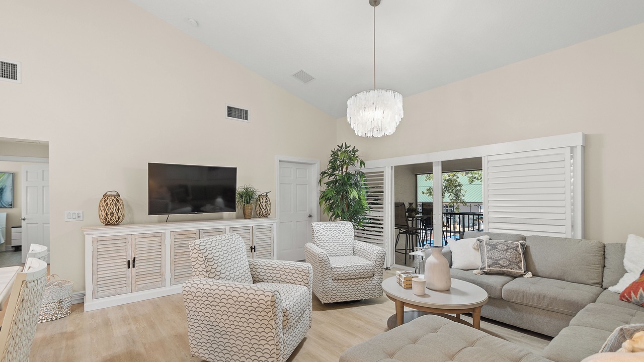 Photo of Livingroom in Boulevard Village and Tennis
