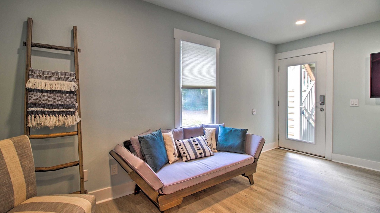 Photo of Livingroom in The Point
