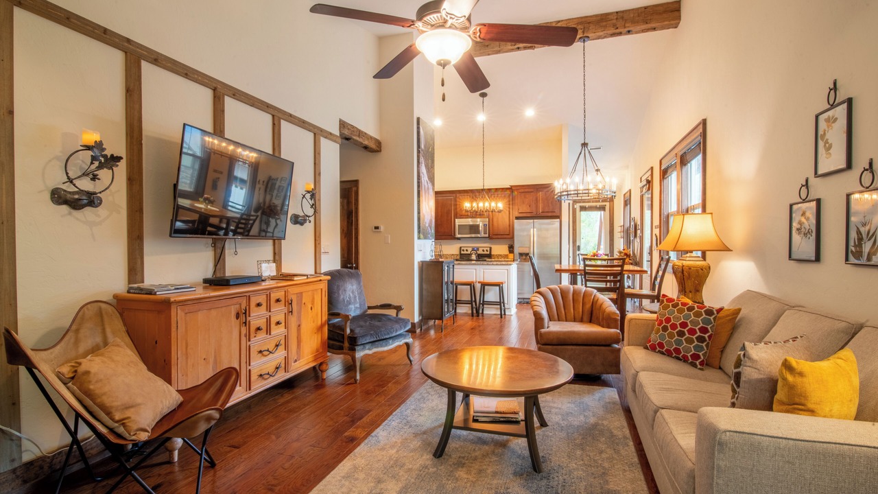 Photo of Livingroom in Cullowhee