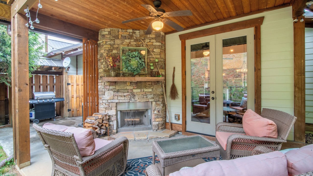 Photo of Patio Balcony in Cullowhee