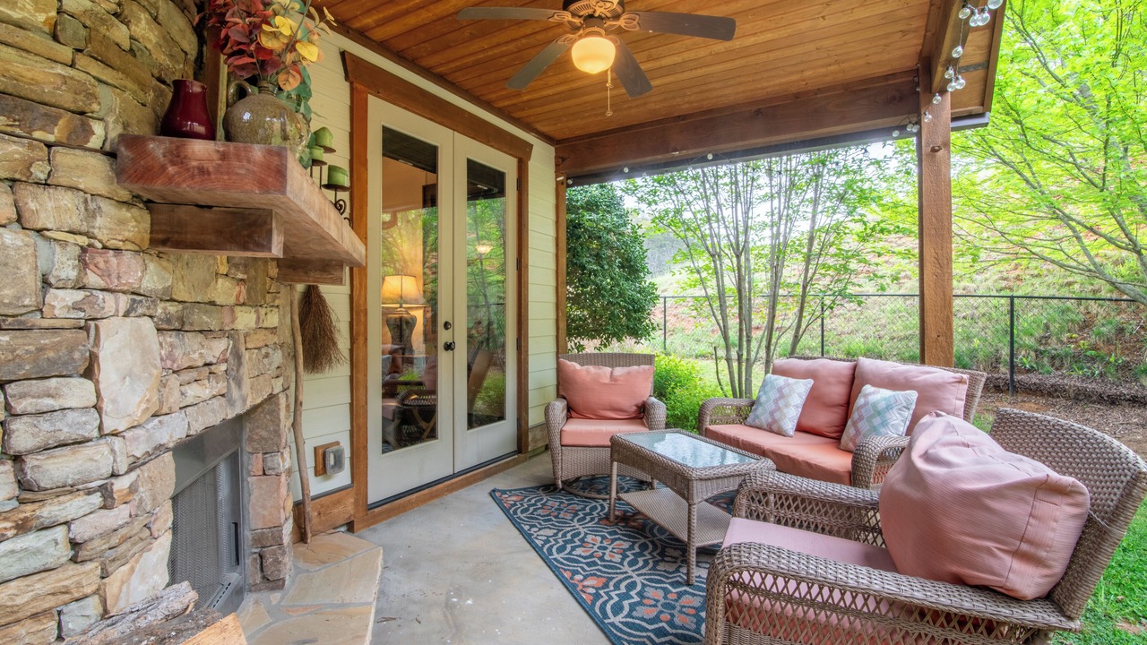 Photo of Patio Balcony in Cullowhee