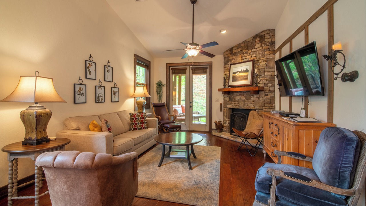 Photo of Livingroom in Cullowhee