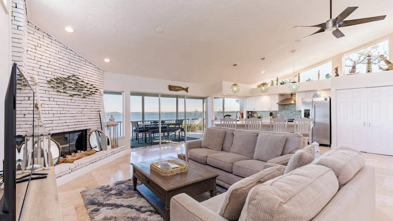Photo of Livingroom in Whitney Beach