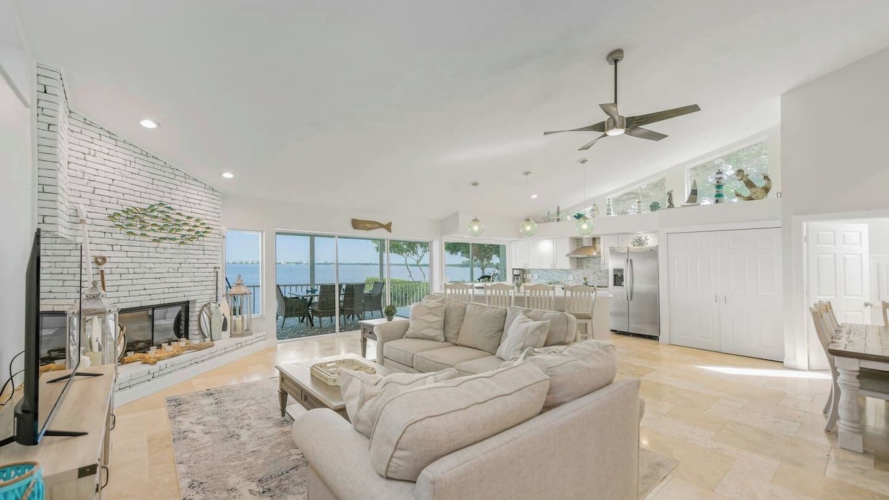 Photo of Livingroom in Whitney Beach