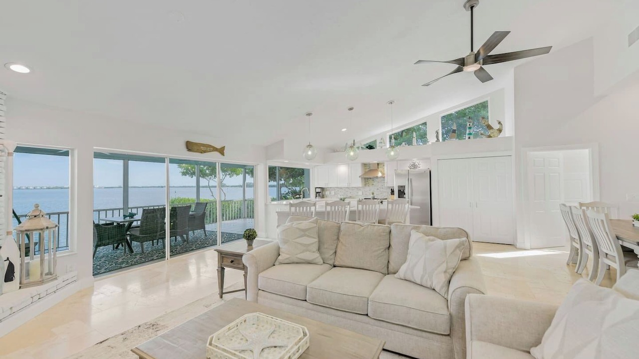 Photo of Livingroom in Whitney Beach