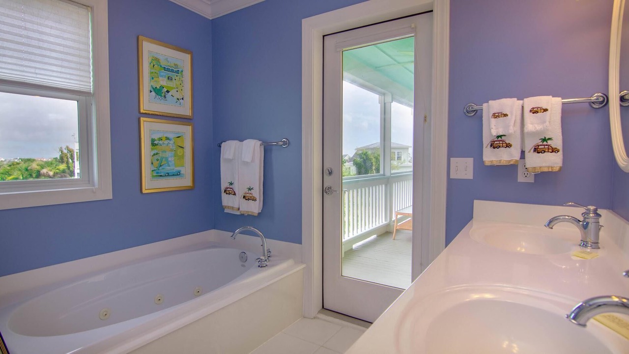 Photo of Bathroom in Beachwalk