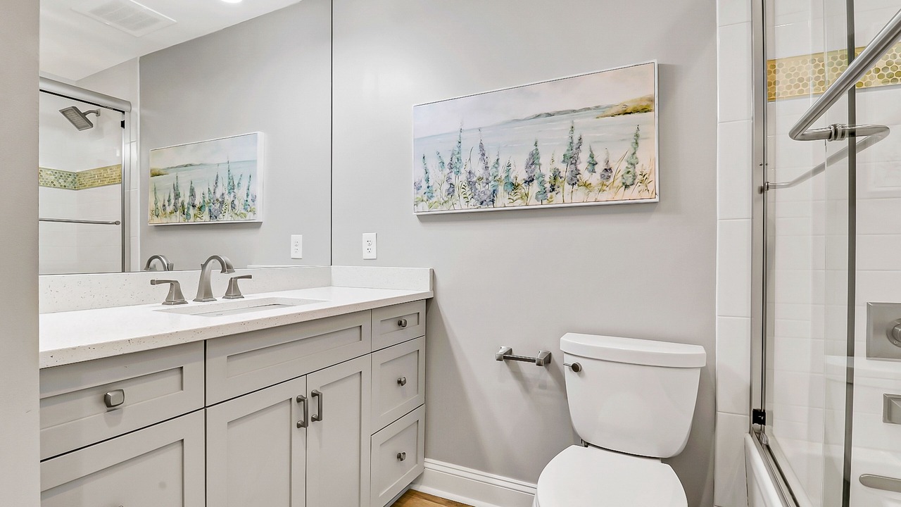 Photo of Bathroom in Folly Field